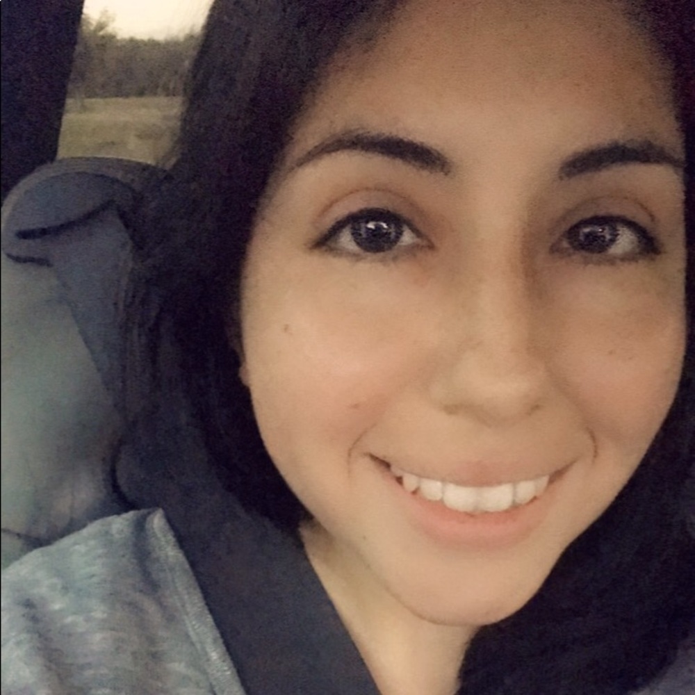 Meet your Posher, Larissa